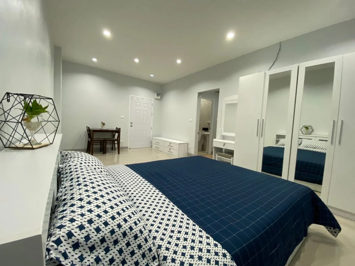 Baan Yim Residence, Yaek J, Sattahip: Kamar Bulanan Berperabot Gaya Kondominium 30 m², Dekat Yaek J Market · 1