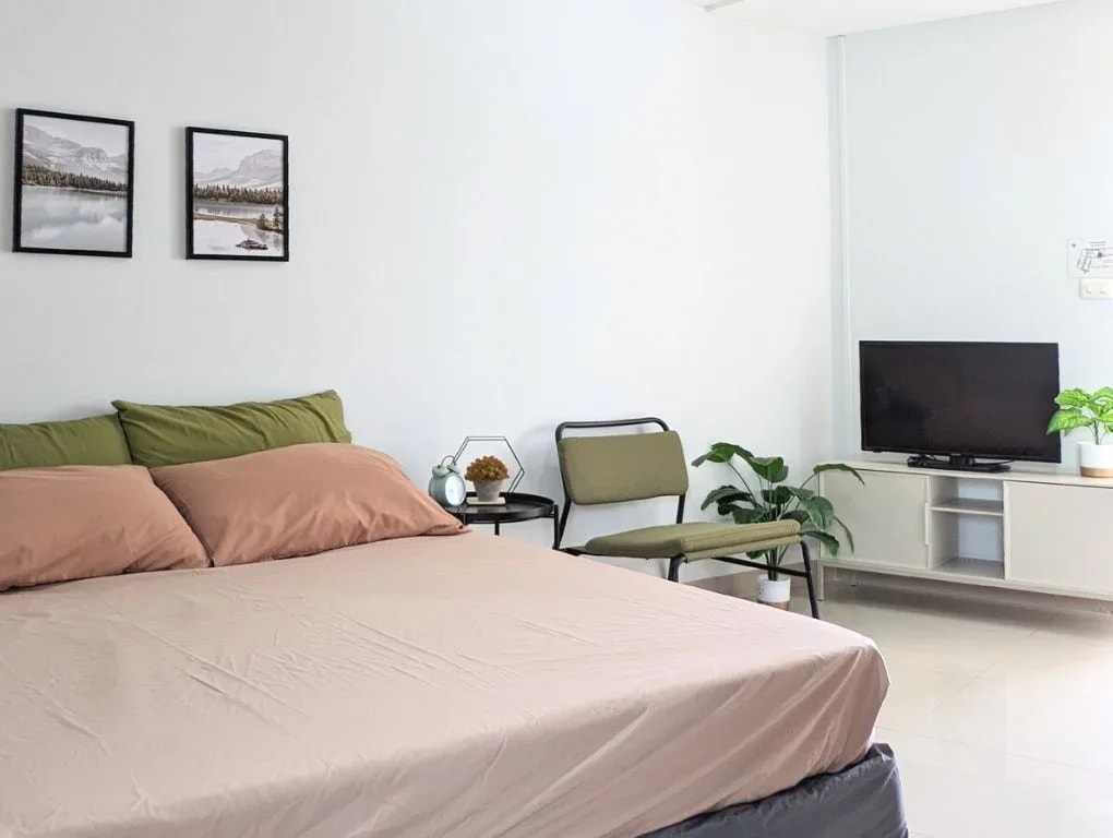 Baanrim Ratchada Apartment, Soi Inthamara 47 (Ratchada 17), nahe MRT Sutthisan: Studios und 1-Schlafzimmer-Wohnungen zur Monatsmiete · 1