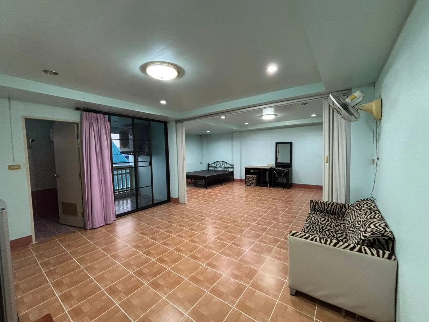 Benjarat Apartment، Mae Jo: غرف شهرية بمروحة ومكيّفة قرب جامعة Maejo · 1