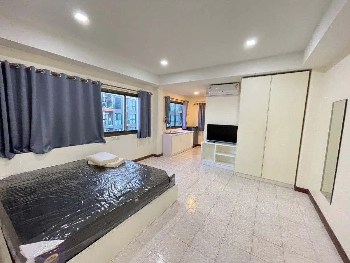 Eight Residence، Soi 20 Mithuna Yaek 19، Pracha Rat Bamphen، Huai Khwang: غرف للإيجار الشهري واليومي بمساحة 32–36 م² · 1