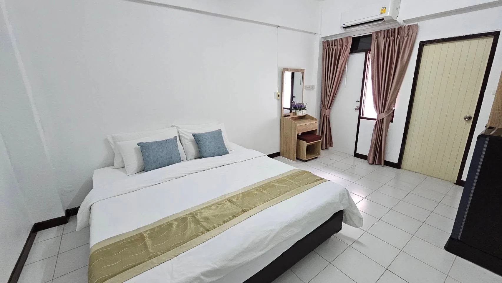 Eurazia Mansion, Soi Lat Phrao 48 : chambres à louer au mois, avec mobilier neuf et sans charges communes · 1