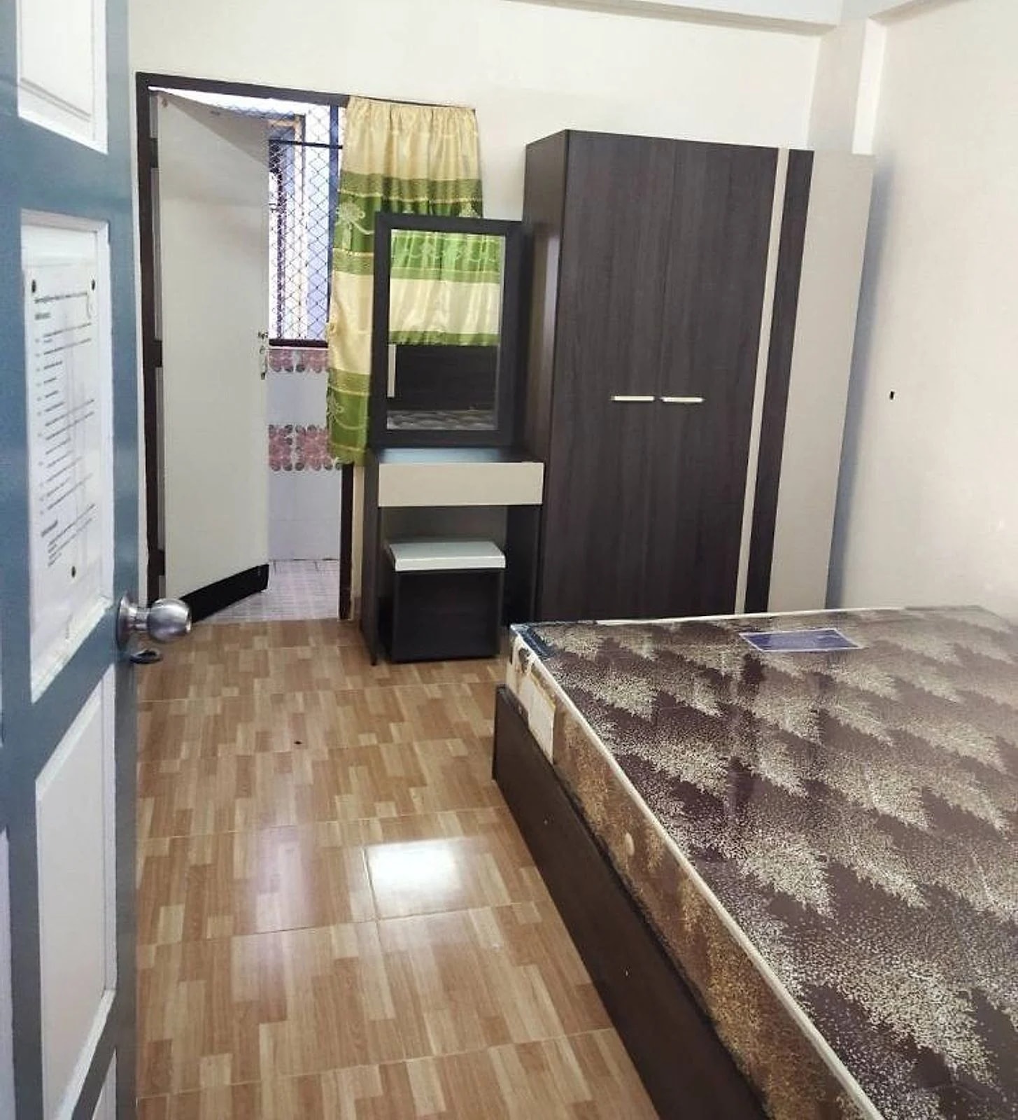JJ Apartment, Soi Fo 9: Monthly Fan and Air-Con Rooms with Free Repairs near Kheha Bang Phli Fresh Market · 1