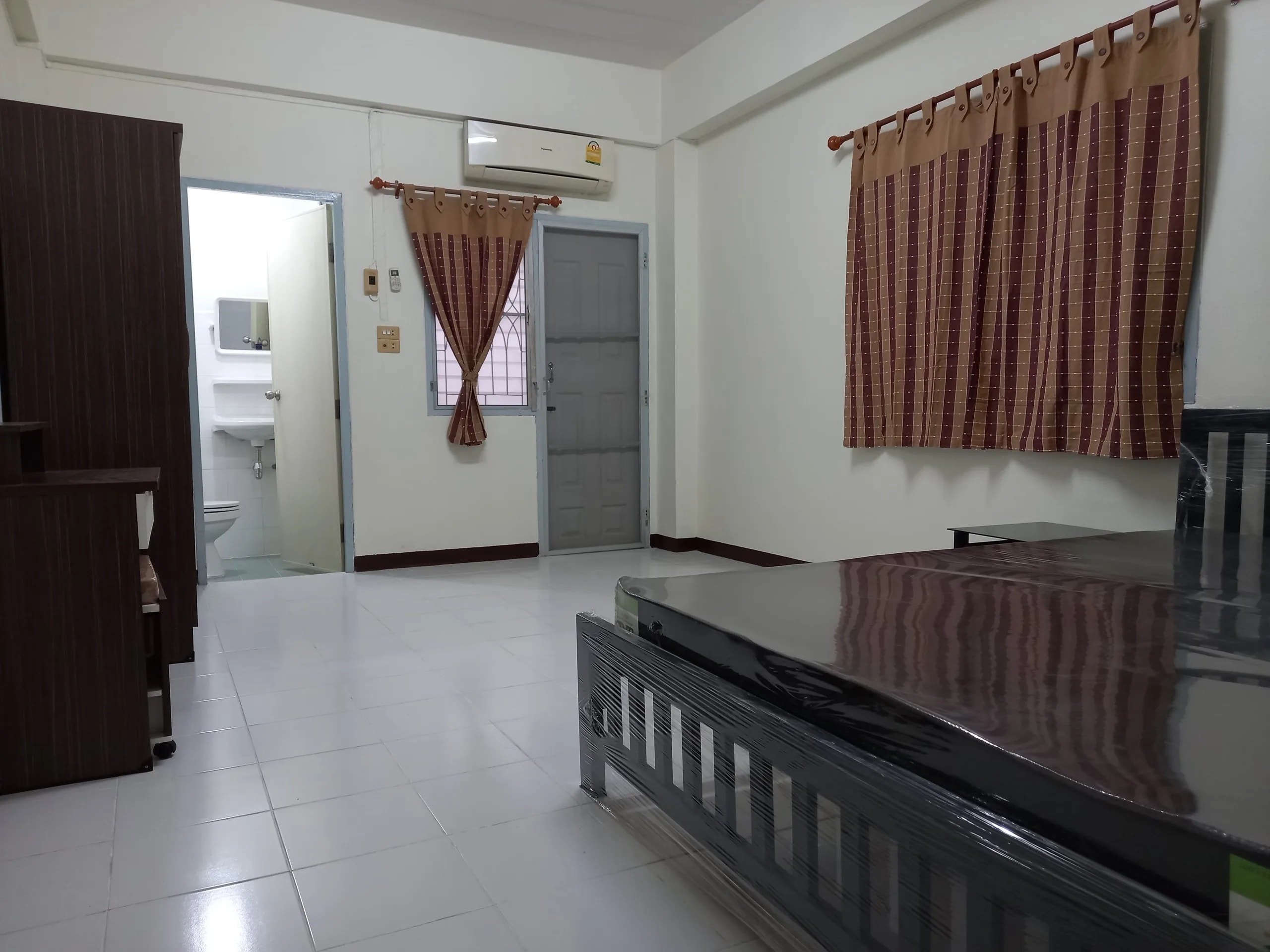 Buwanang paupahang kuwartong may aircon sa Kingpai Mansion, Soi Phahon Yothin 23, may libreng Wi-Fi at paradahan, 600 m mula sa BTS Phahon Yothin 24 · 1