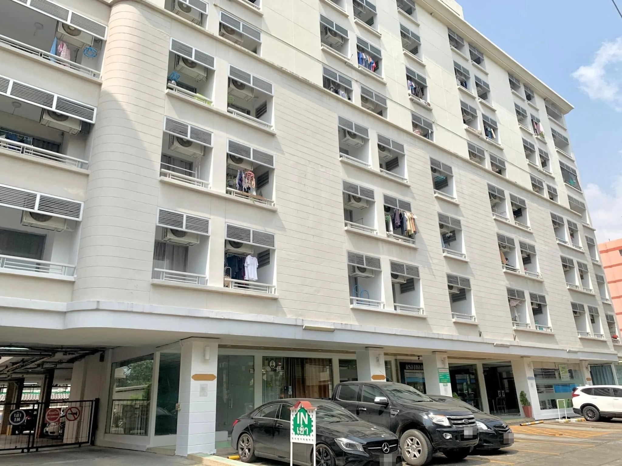 กรองทองแมนชั่น บางกะปิ (Krongthong Mansion Bang Kapi) ซอยเสรีไทย 1 บางกะปิ ห้องสตูดิโอรายเดือน 23–30 ตร.ม. ห่าง MRT แยกลำสาลีประมาณ 700 ม. · 1
