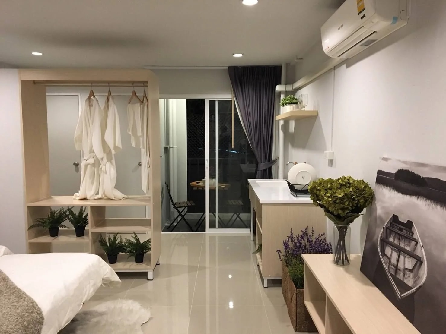 Living at Home Apartment, Pluak Daeng: Saphan Si Plaza बाज़ार के पास लिफ़्ट वाले 28 वर्ग मीटर के मासिक स्टूडियो · 1