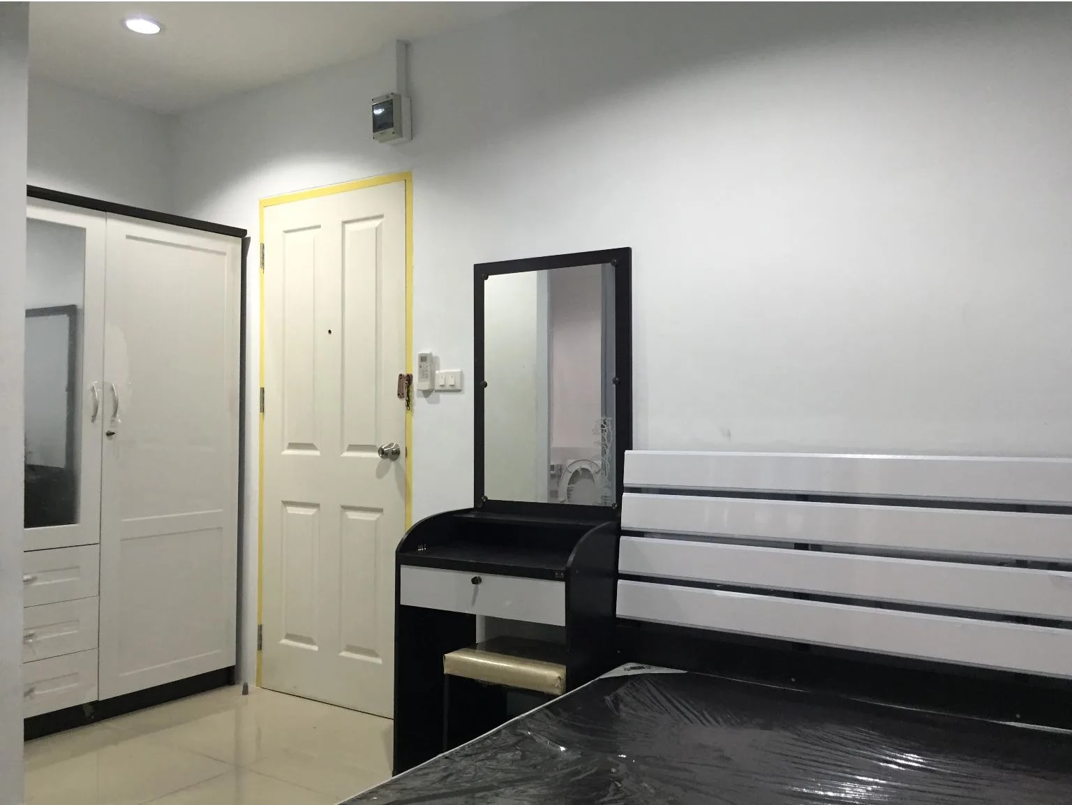 Pasuk Place, Soi Sathu Pradit 58, Yan Nawa: möblierte Zimmer mit 18 m² zur Monatsmiete, nahe BRT Wat Dokmai · 1