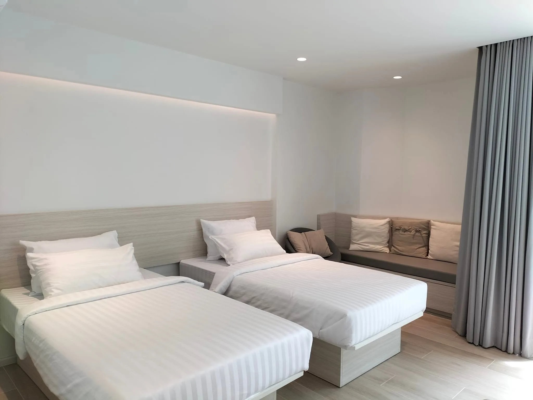 PUNICA, Soi Rong Mueang 3, Pathum Wan: Studio Bulanan 24 m² di Gedung Rendah dengan Halaman Pohon, Dekat Chulalongkorn University · 1