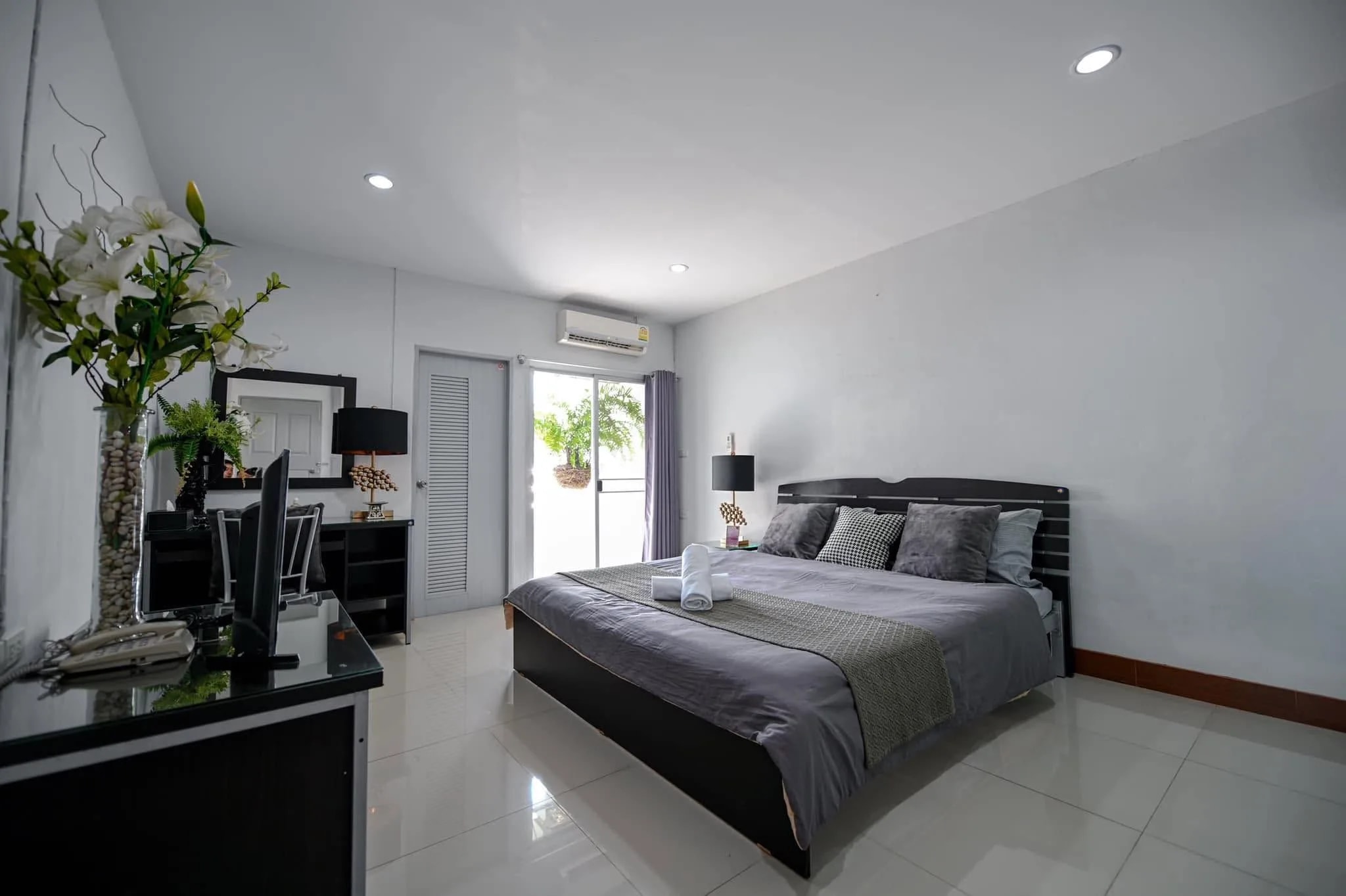 غرف للإيجار الشهري بمساحة 26-30 م² في مبنيين ضمن Ratchapruek Place Apartment، Soi Mahasawat 4، Bang Kruai، Nonthaburi، قرب Central Westville · 1