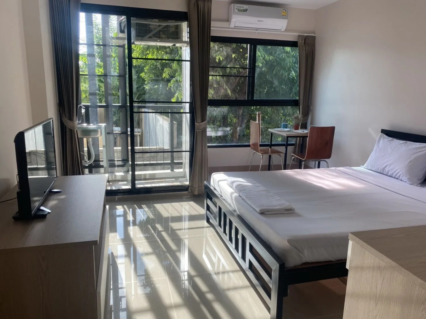 S. Wattana Apartment, Rattanathibet Soi 17 : studios à louer au mois, avec mobilier intégré et jardin sur le toit, près du MRT Yaek Nonthaburi 1 · 1