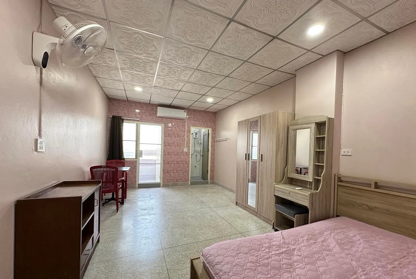Sakon Apartment, Soi Phetkasem 50/3: Furnished Monthly Rooms near MRT Phasi Charoen · 1