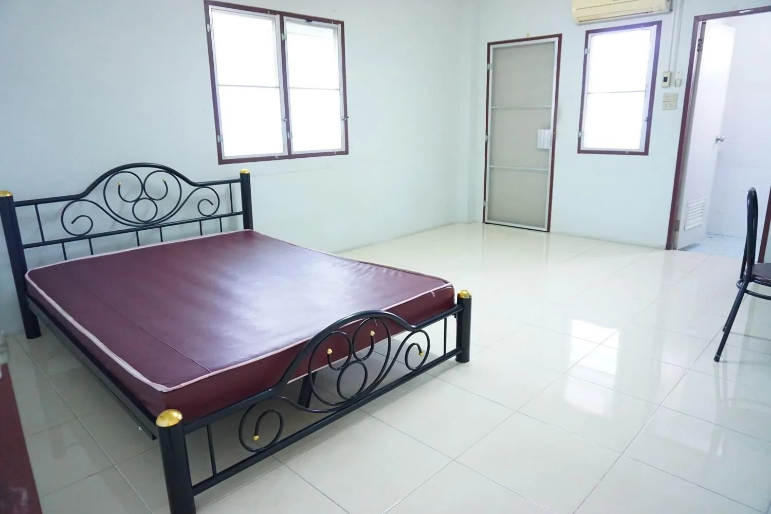 Sujitra Apartment, Ban Suan: habitaciones mensuales de 26 m² con Wi-Fi y estacionamiento gratis, cerca de Chonburi Hospital · 1