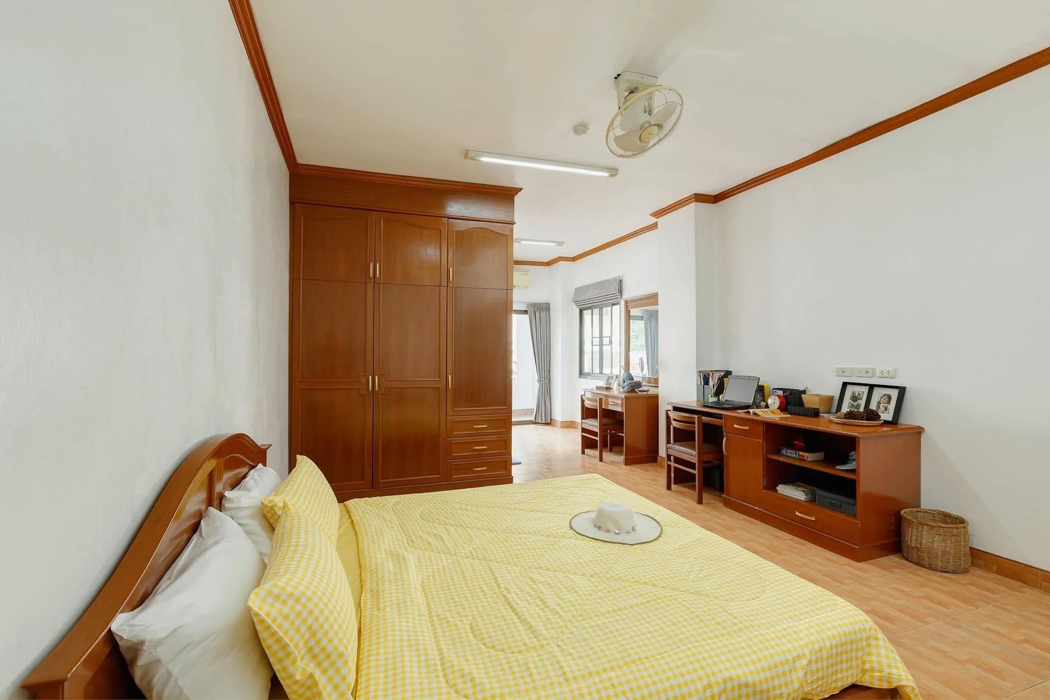 Suparerk Mansion 3, Chang Khian Soi 1 : chambres au mois avec grand balcon, près de l'université de Chiang Mai · 1