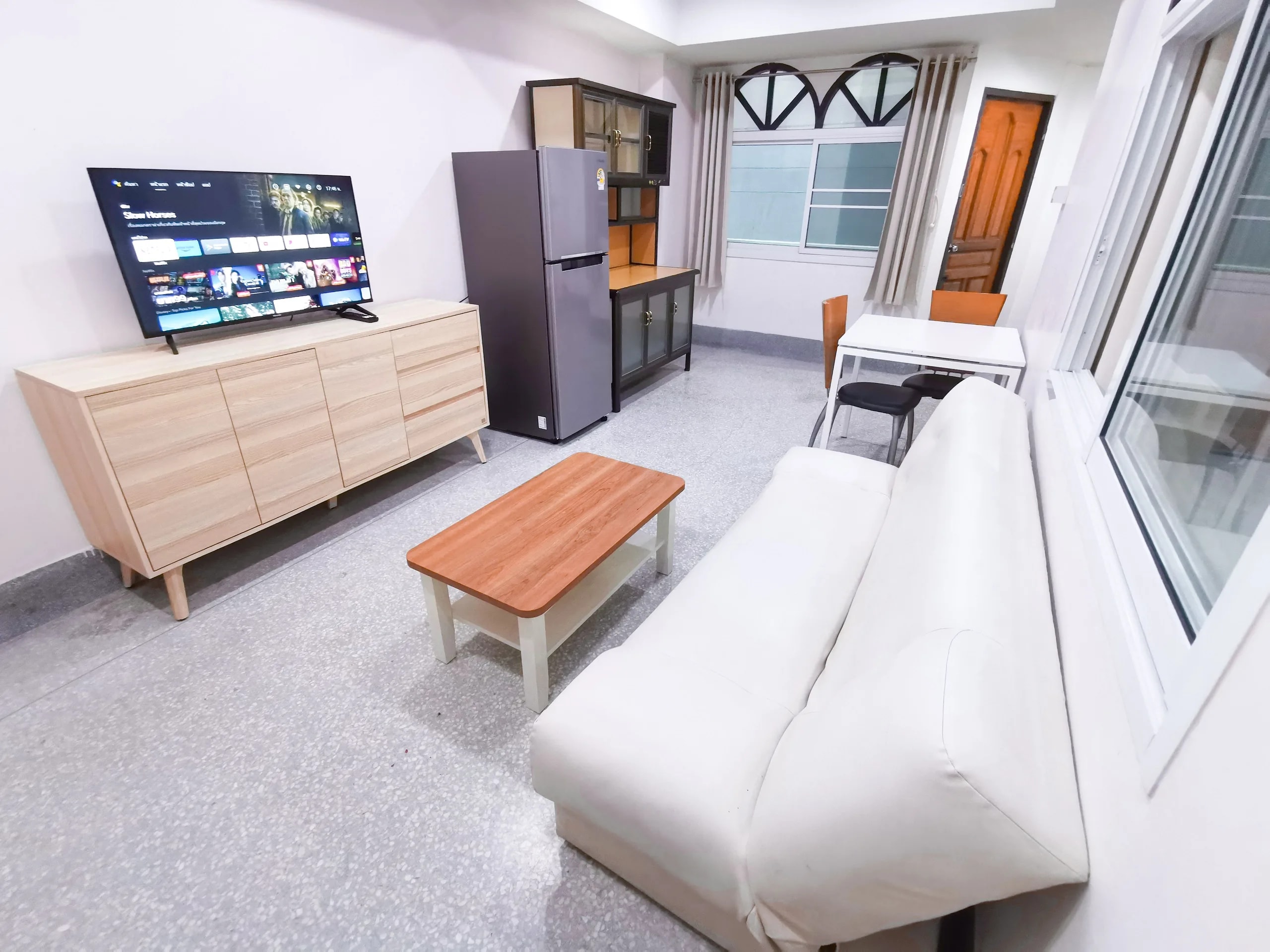 Tangcharu Apartment, Soi Sathorn 11, Sathorn: möblierte Ein-Schlafzimmer-Wohnungen mit 45 m² zur Monatsmiete, nahe BTS Saint Louis · 1