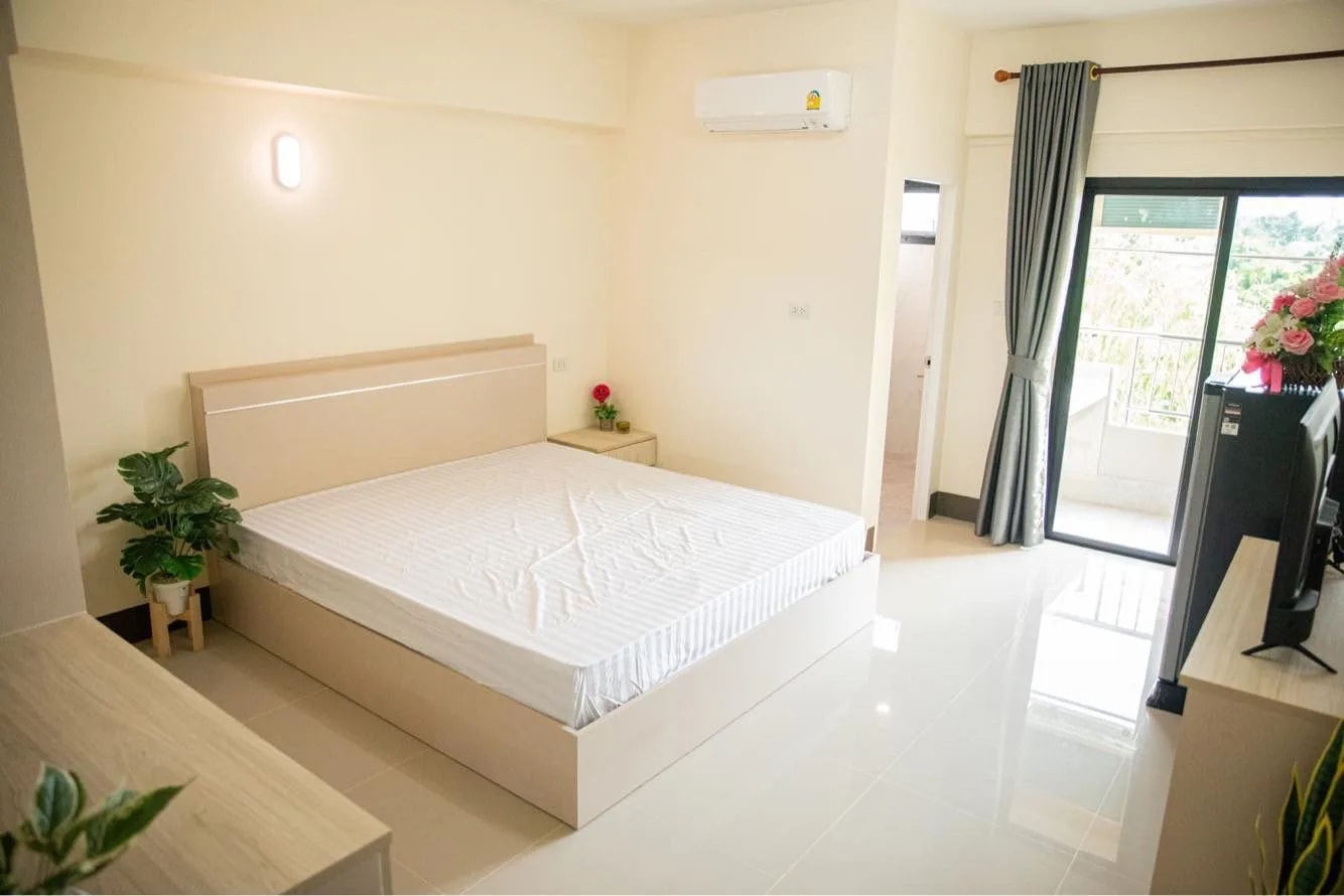 The Zleep Apartment في Bowin: غرف شهرية مكيّفة بمساحة 26 م² مع مصعد قرب Robinson Lifestyle Bowin · 1