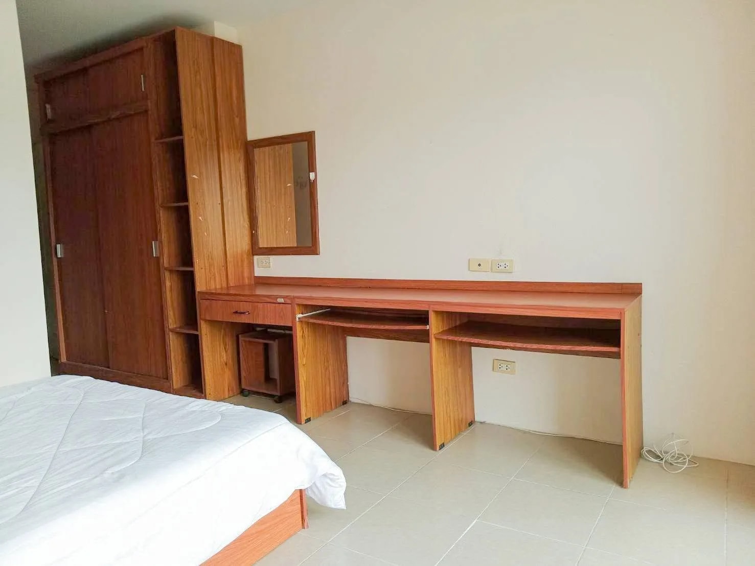Top Mansion, Ban Ram Poeng : chambres climatisées au mois avec balcon et ascenseur, près de Baan Kang Wat · 1