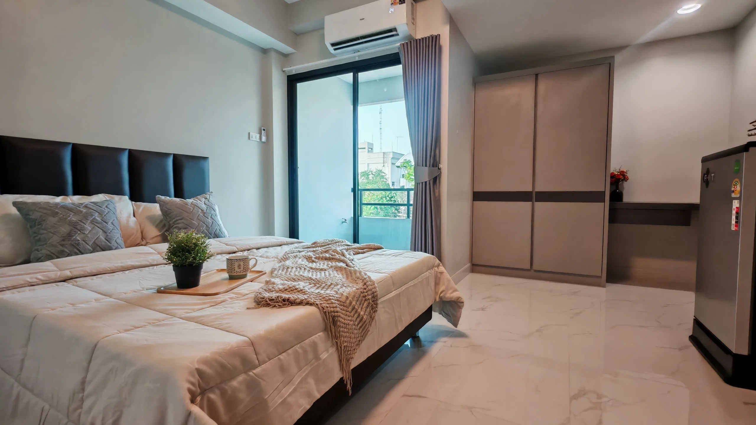 Tres Rich House في Huai Kapi: غرف جديدة مفروشة ومكيّفة بالشهر قرب سوق Chatuchak Chonburi · 1