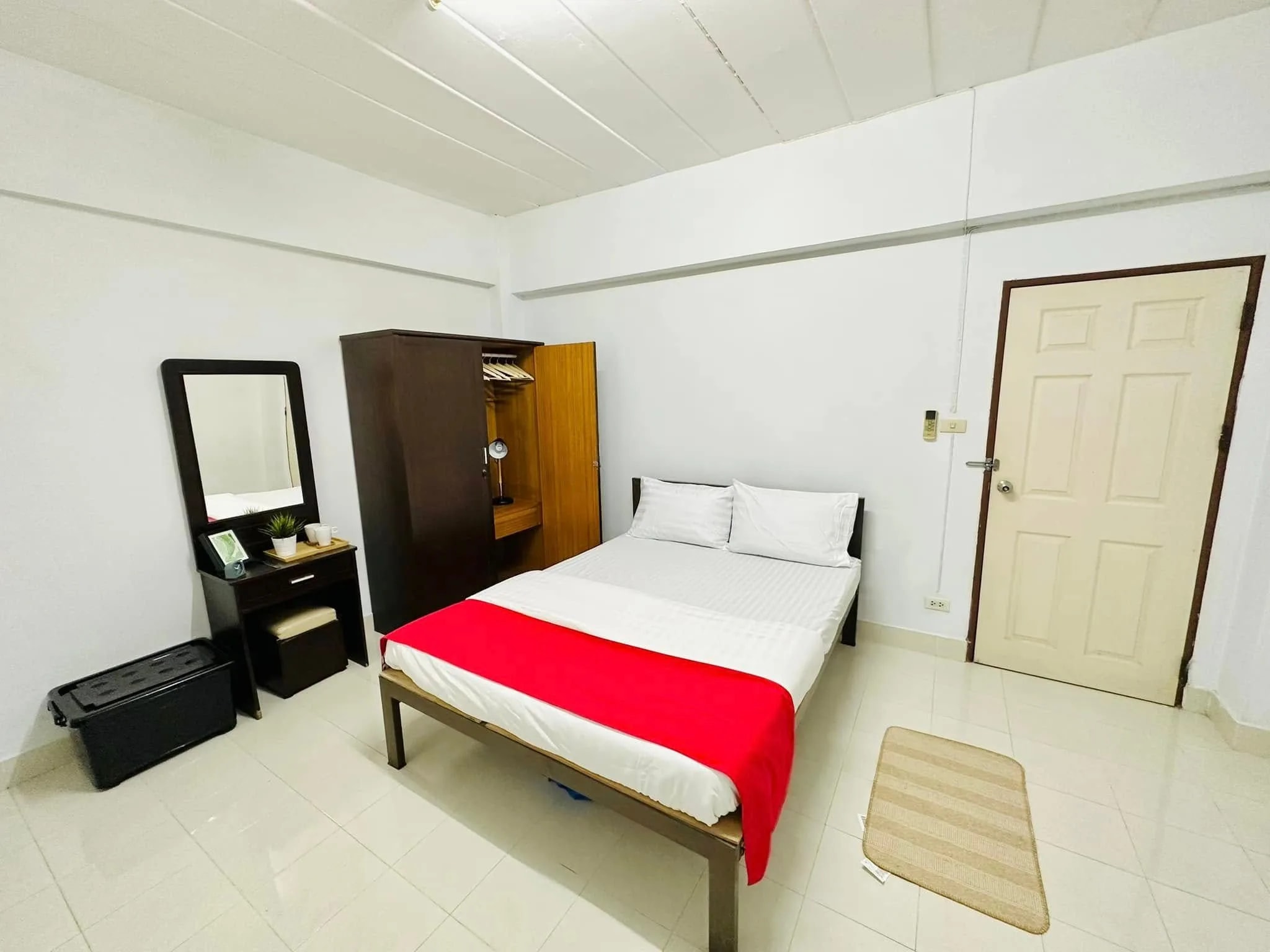 Udomrat Place, Soi Udom Suk 30, Bang Na: Fully Furnished Monthly Rooms · 1