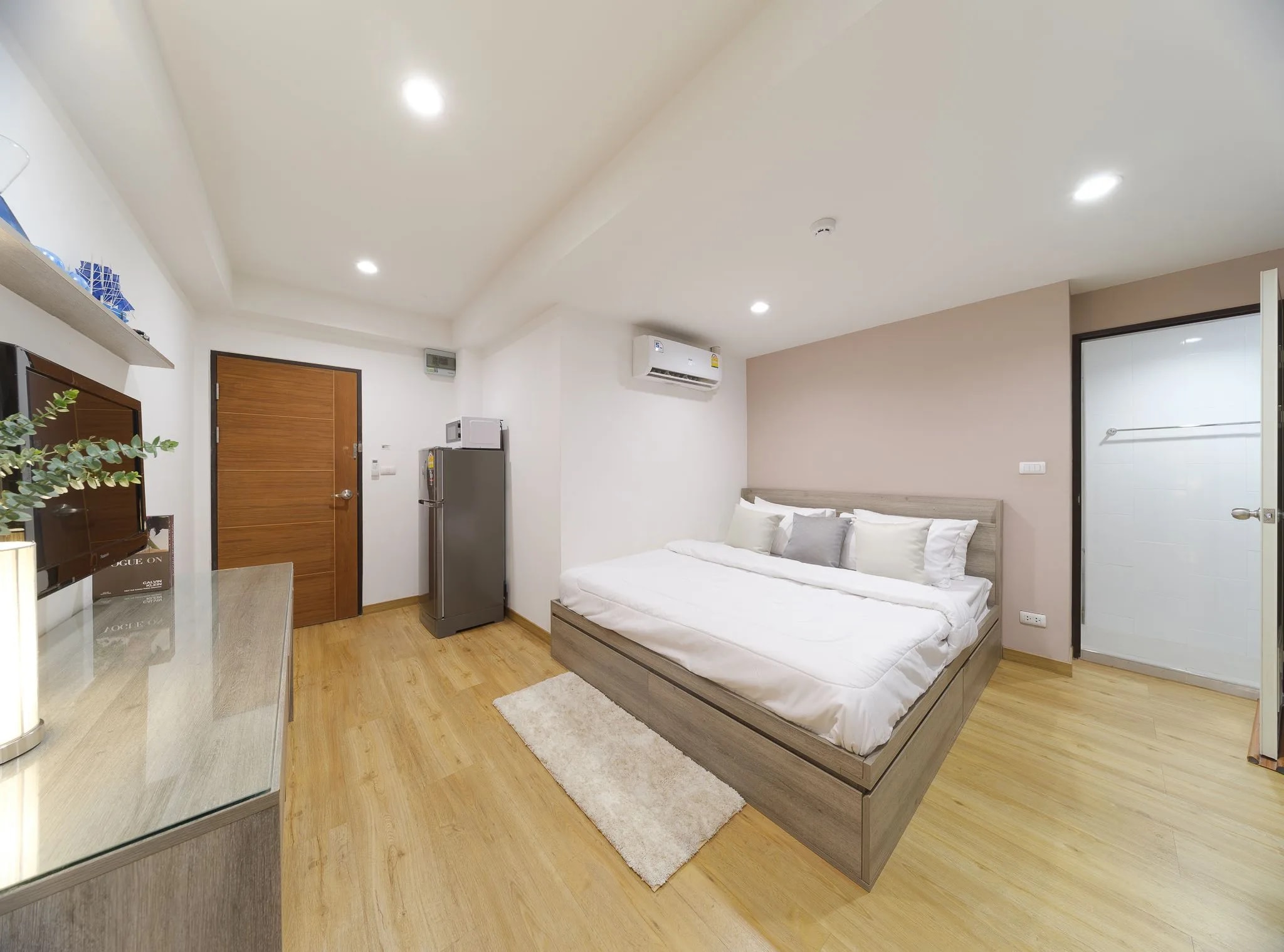 استوديوهات بمساحة 22 م² ووحدات دوبلكس للإيجار الشهري في Window Sathorn Apartment، Soi Sathorn 13، Sathorn، قرب مستشفى St. Louis · 1