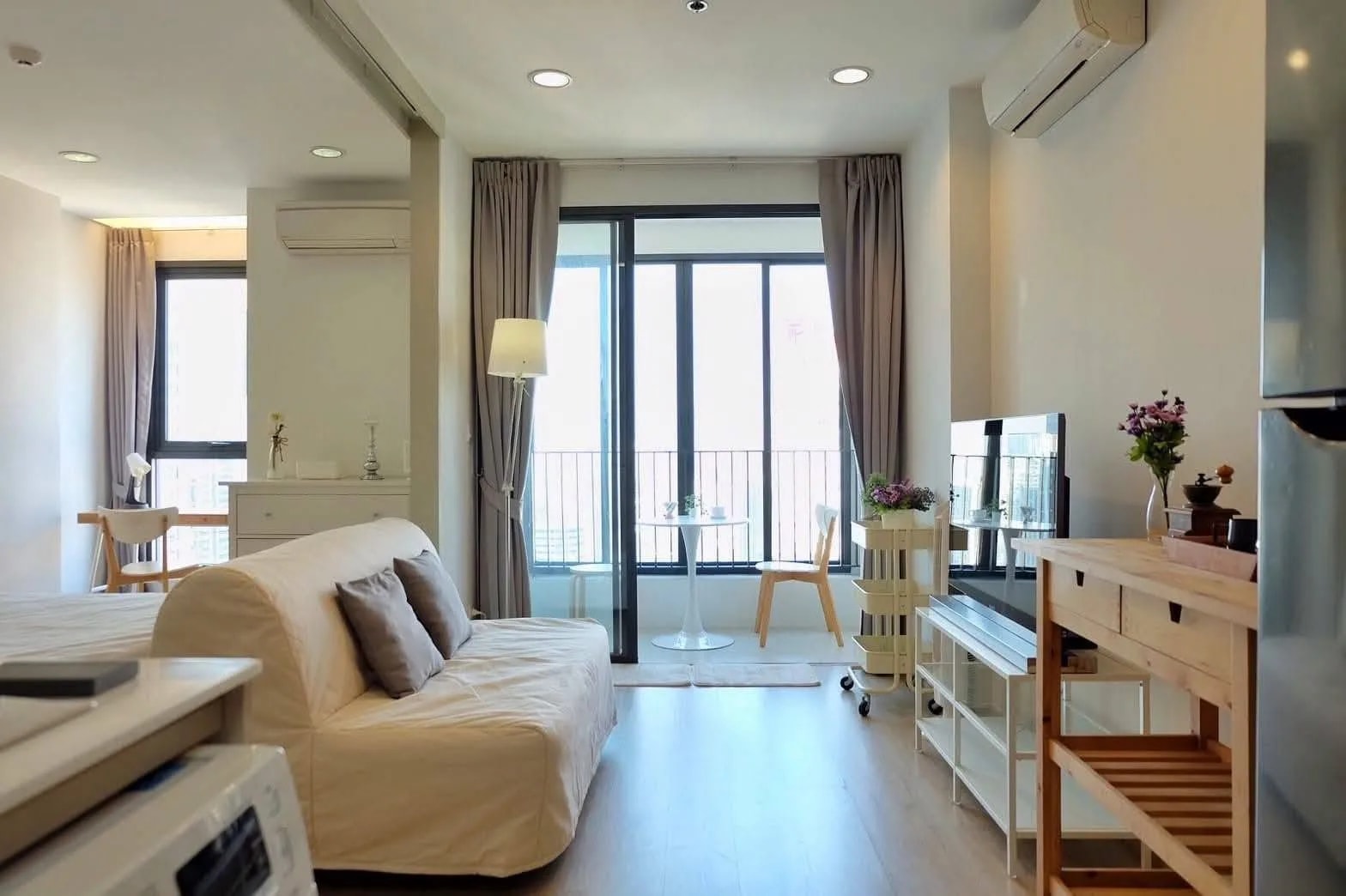 ให้เช่าคอนโด Ideo Q Ratchathewi 1 ห้องนอน 34 ตร.ม. ชั้นสูง หันทิศเหนือ วิวเมือง พร้อมเฟอร์นิเจอร์ ใกล้ BTS ราชเทวี · 1