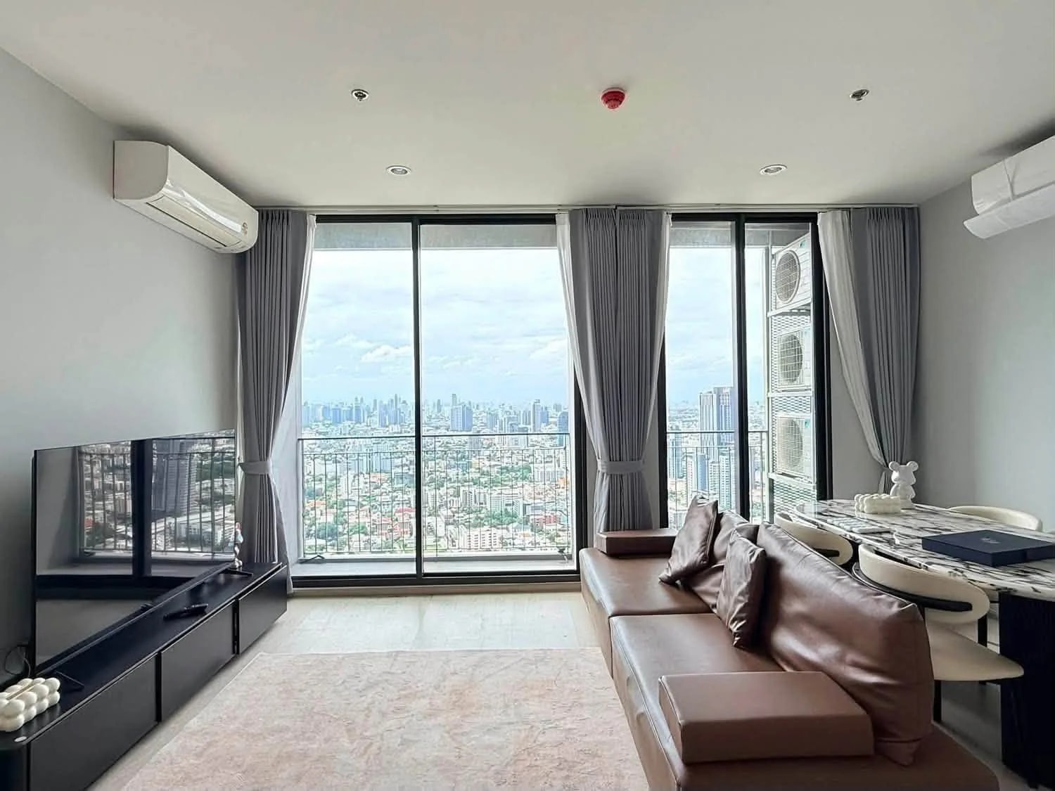 ให้เช่าคอนโด Skyrise Avenue Sukhumvit 64 3 ห้องนอน 3 ห้องน้ำ 87 ตร.ม. ชั้น 48 วิวเมืองพาโนรามา ตกแต่งครบ · 1