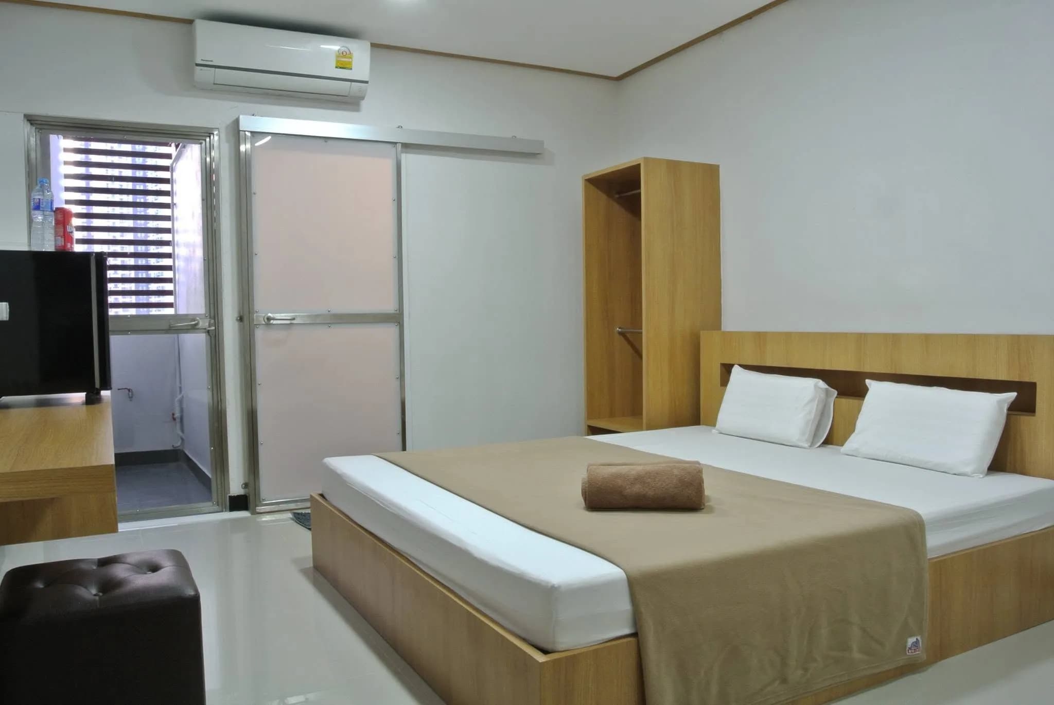 Express, Soi Charoen Rat 1, Sathorn: Zimmer mit 22-56 m² zur Monatsmiete, mit kostenlosem Wi-Fi und Housekeeping, nahe BTS Surasak