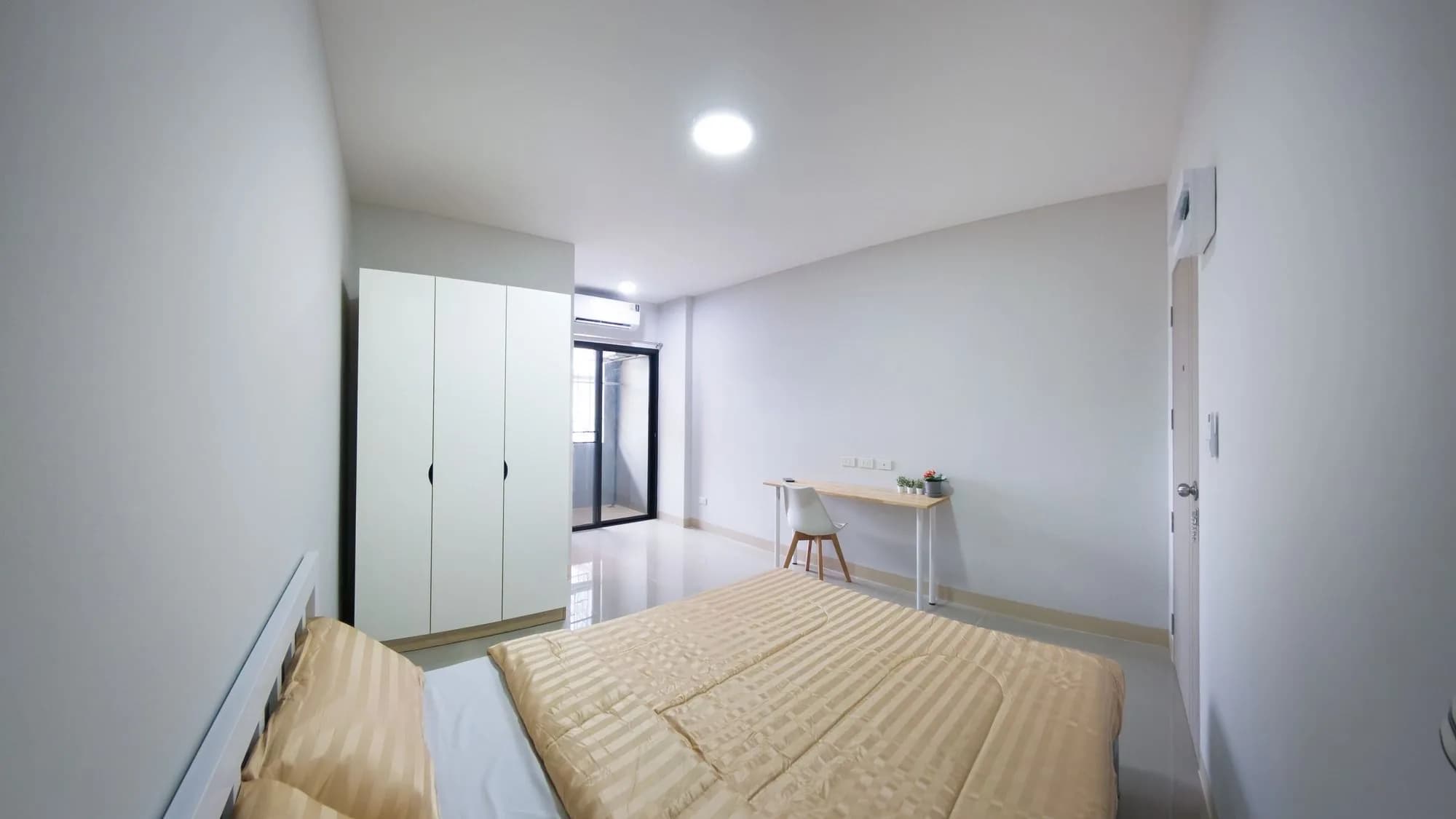 Mama Mansion, Soi Chalong Krung 37, Lam Pla Thio, Lat Krabang: neue möblierte Studios mit 22-23 m² zur Monatsmiete