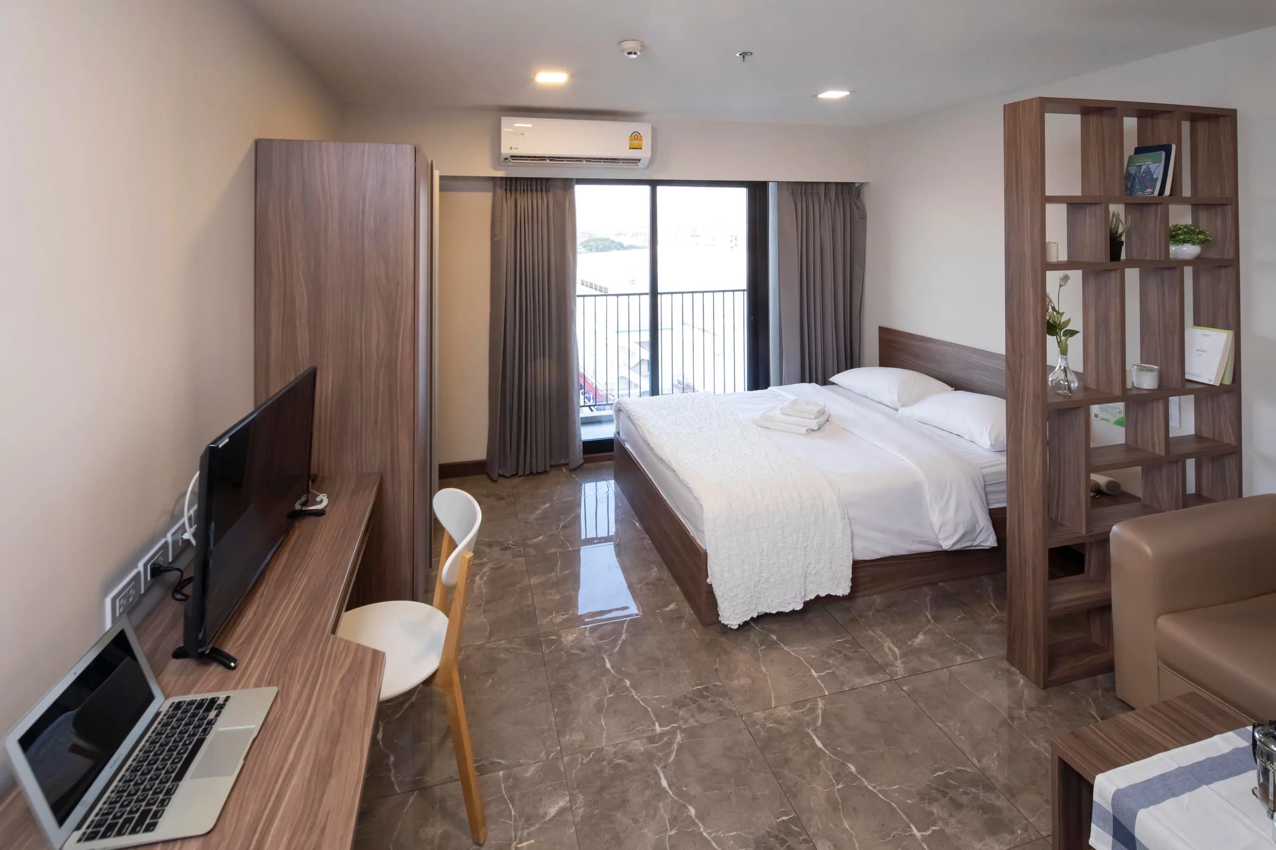 استوديوهات مفروشة بمساحة 30 م² مع مواقف مجانية للإيجار الشهري في Rangsit Residence، طريق Phahonyothin، قرب Future Park Rangsit