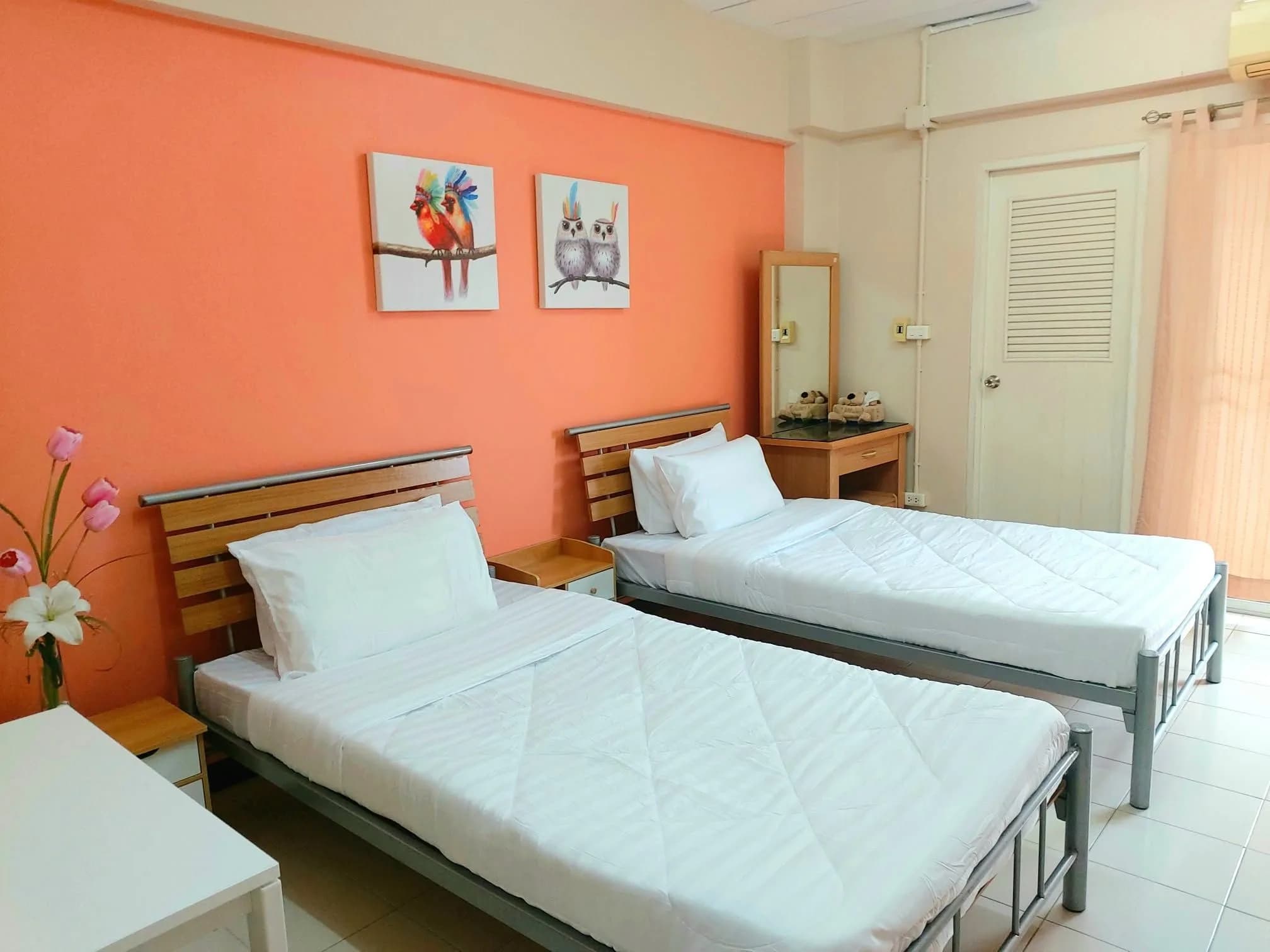 Rungsipat Mansion, Pracha Chuen Soi 30: Pet-Friendly Monthly Rooms with Free Parking and Wi-Fi
