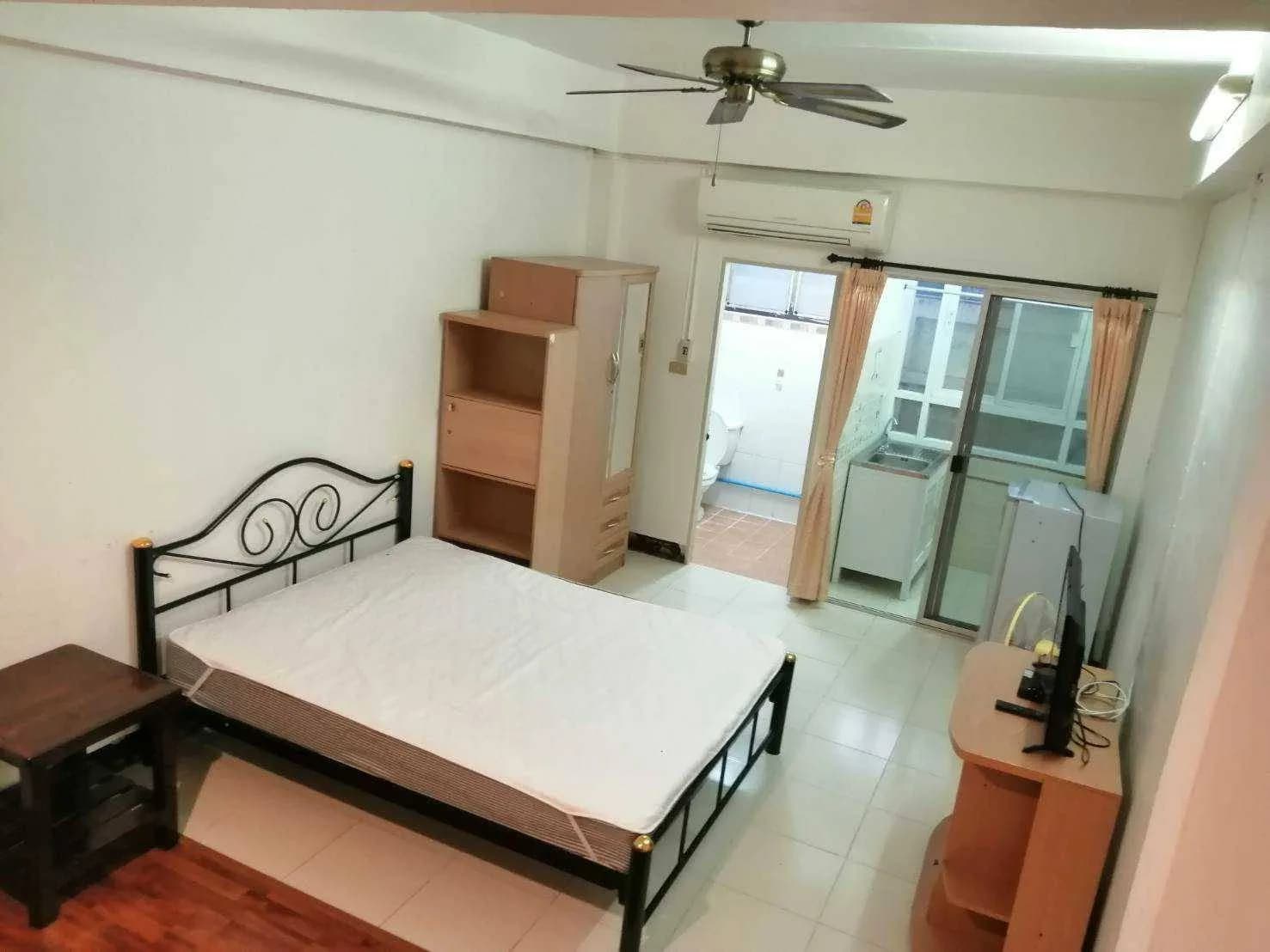 Sunshine Apartment, Nong Phueng, Saraphi: Klimatisierte Zimmer und Zimmer mit Ventilator mit kostenlosem Internet zur Monatsmiete nahe der Kreuzung Kong Sai