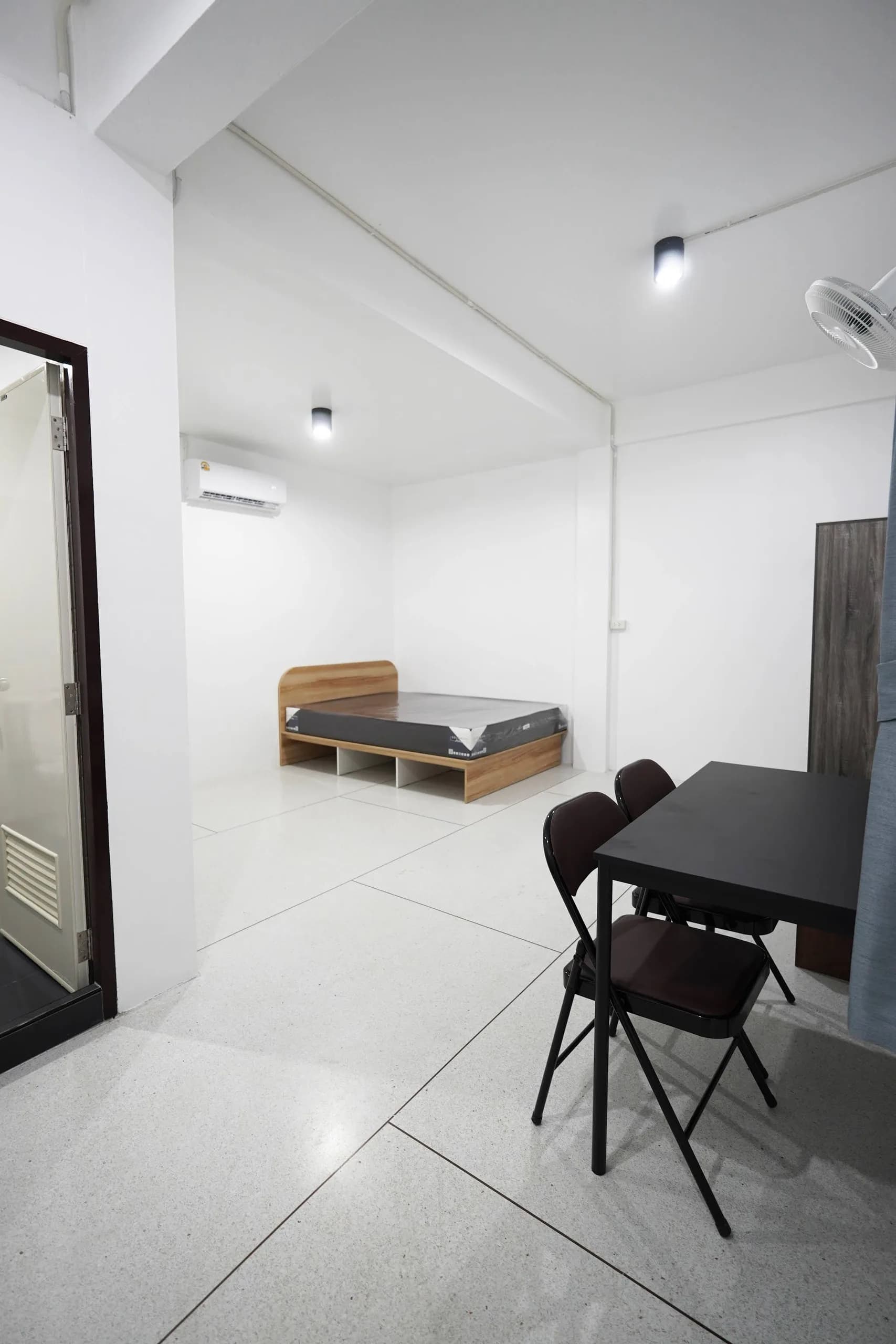 The Berlin28, Soi Kamnan Maen 28, Chom Thong: möblierte Zimmer zur Monatsmiete für 3,500–4,500 Baht, nahe der Kalaphapruek Road