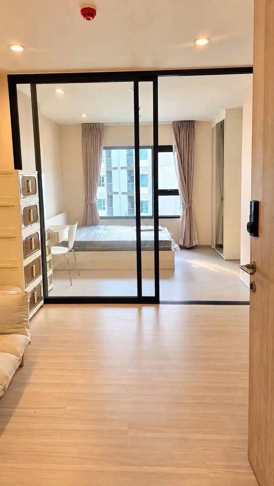 1-Schlafzimmer-Eigentumswohnung zur Miete in Aspire Erawan Prime: 32.24 m², Etage 24, separate Küche, Gemeinschaftskosten und Parkplatz inklusive, neben BTS Chang Erawan