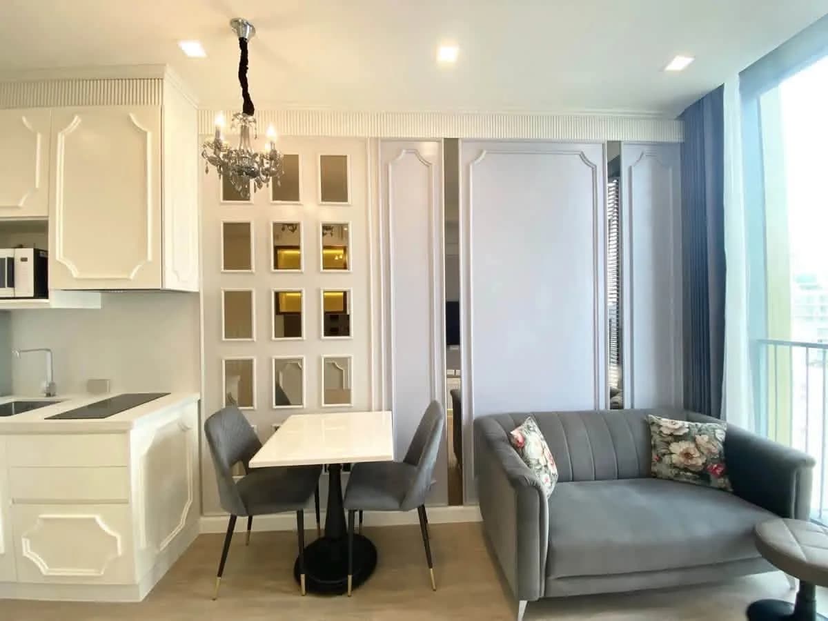 1-Bedroom Condo for Rent at Noble State 39, 30 sq.m., 20th Floor or Higher, with Parking, near BTS Phrom Phong